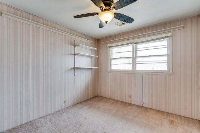 922 N Country Acres, Wichita, KS 67212