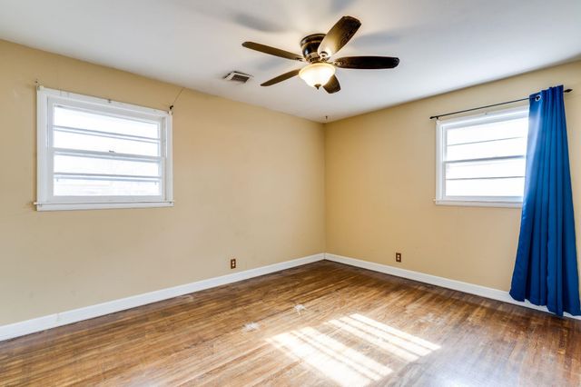 922 N Country Acres, Wichita, KS 67212