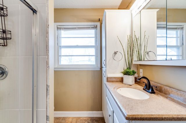 922 N Country Acres, Wichita, KS 67212