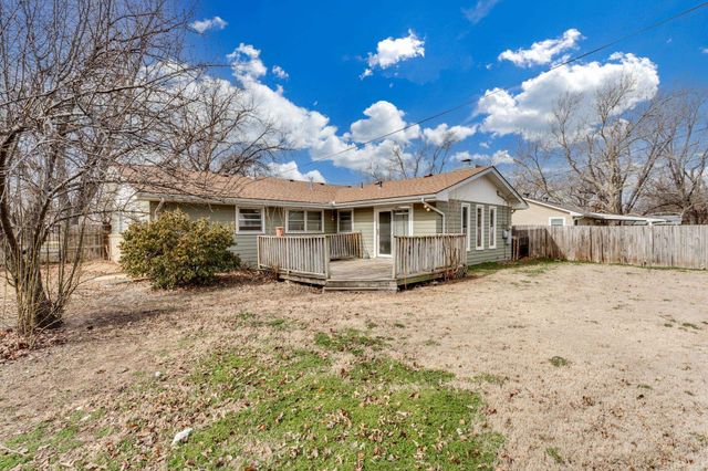 922 N Country Acres, Wichita, KS 67212