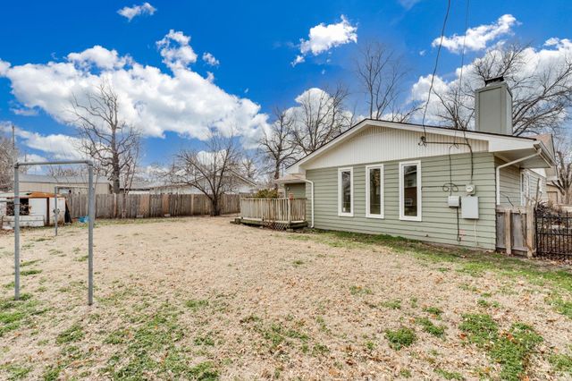 922 N Country Acres, Wichita, KS 67212