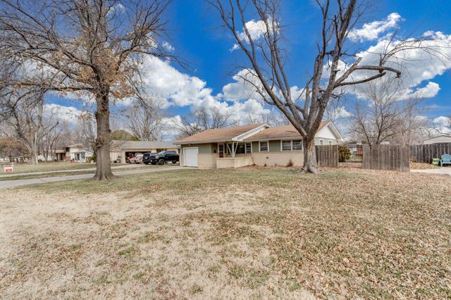 922 N Country Acres, Wichita, KS 67212