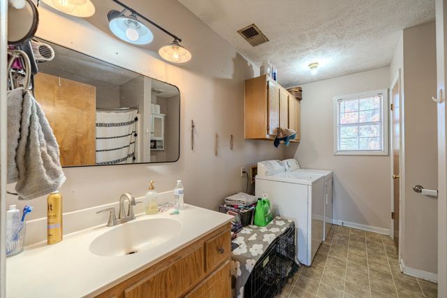 210 WESTWOOD CIR, Selmer, TN 38375