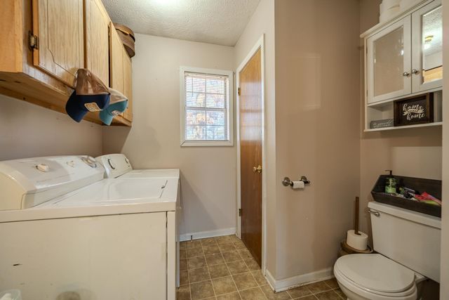 210 WESTWOOD CIR, Selmer, TN 38375