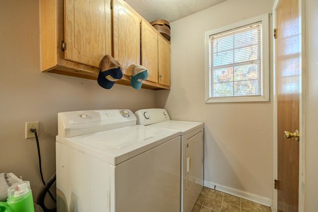 210 WESTWOOD CIR, Selmer, TN 38375