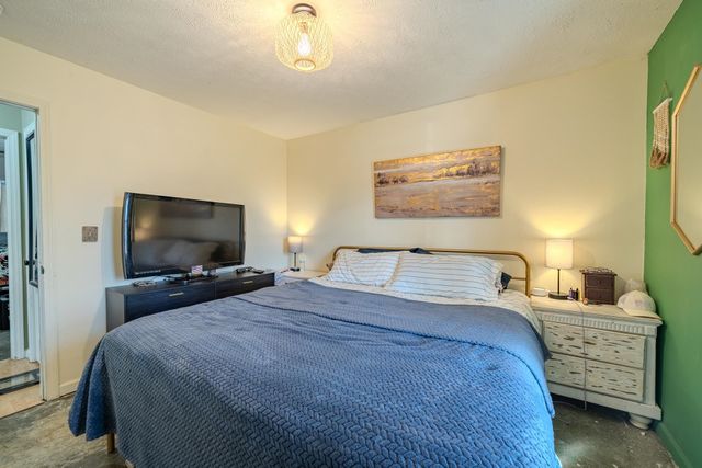 210 WESTWOOD CIR, Selmer, TN 38375