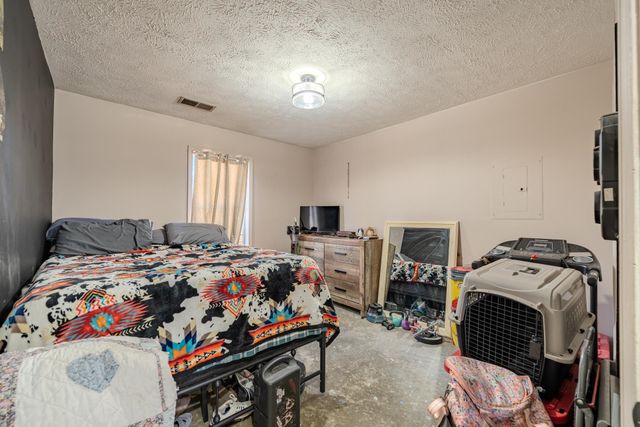 210 WESTWOOD CIR, Selmer, TN 38375