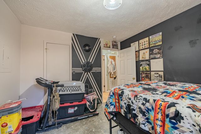 210 WESTWOOD CIR, Selmer, TN 38375