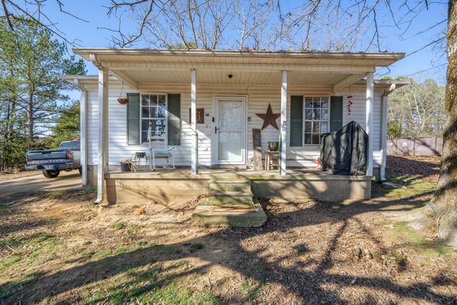 210 WESTWOOD CIR, Selmer, TN 38375