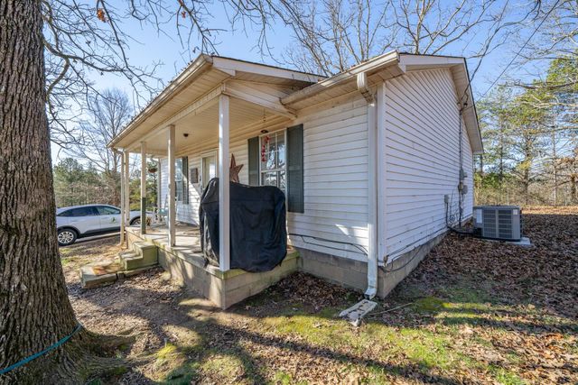 210 WESTWOOD CIR, Selmer, TN 38375