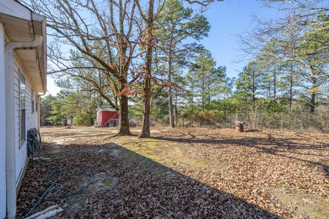 210 WESTWOOD CIR, Selmer, TN 38375