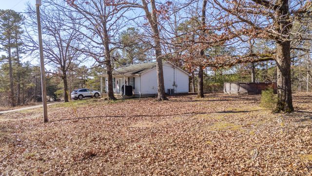 210 WESTWOOD CIR, Selmer, TN 38375