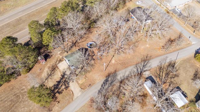 210 WESTWOOD CIR, Selmer, TN 38375