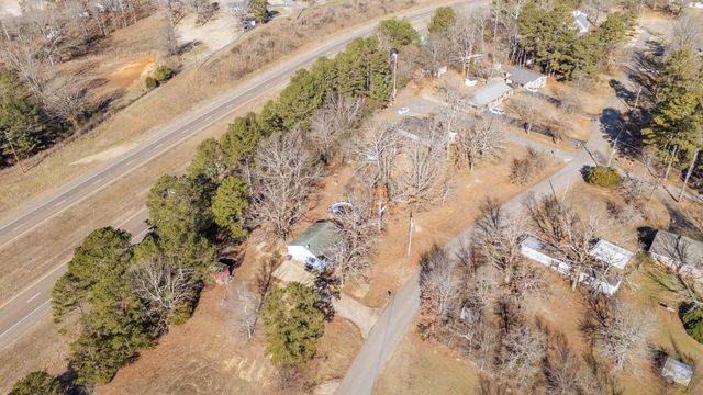 210 WESTWOOD CIR, Selmer, TN 38375