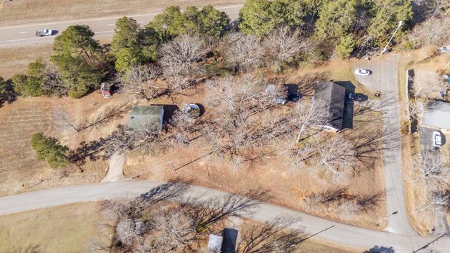 210 WESTWOOD CIR, Selmer, TN 38375