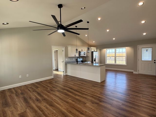 51 Bulls Branch Road, East Bernstadt, KY 40729