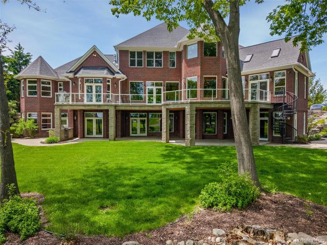 7432 Foxburg Court, Independence Charter Township, MI 48348
