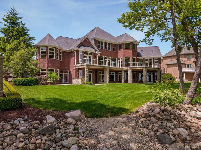 7432 Foxburg Court, Independence Charter Township, MI 48348