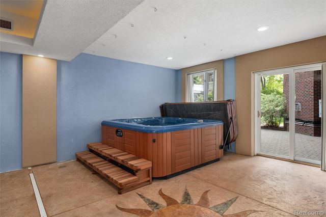 7432 Foxburg Court, Independence Charter Township, MI 48348