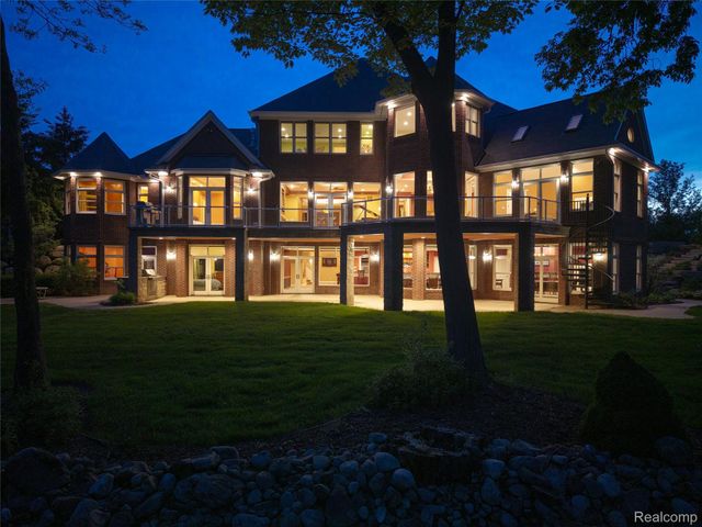 7432 Foxburg Court, Independence Charter Township, MI 48348