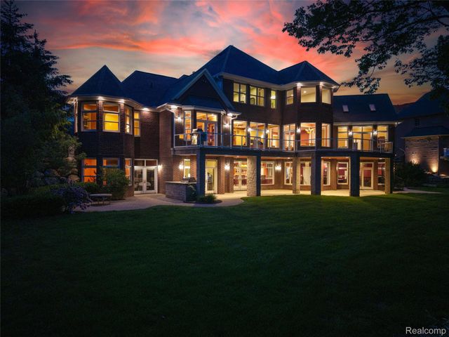 7432 Foxburg Court, Independence Charter Township, MI 48348