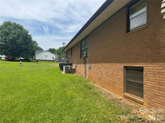 8432 Idlewild Road, Charlotte, NC 28227