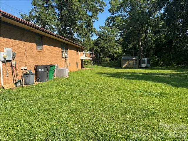 8432 Idlewild Road, Charlotte, NC 28227