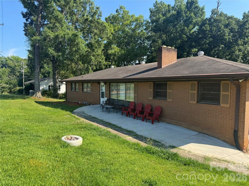 8432 Idlewild Road, Charlotte, NC 28227