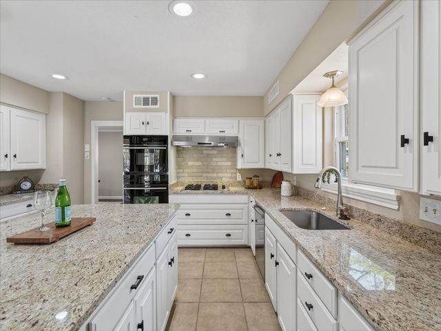 3863 Clayton Road E, Fort Worth, TX 76116