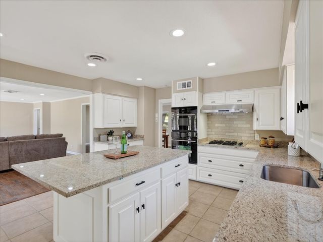 3863 Clayton Road E, Fort Worth, TX 76116