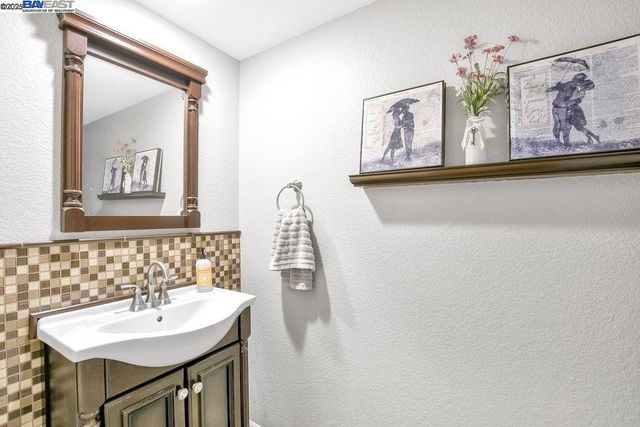 675 Merritt Ct, Discovery Bay, CA 94505