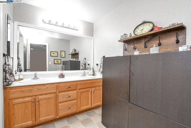 675 Merritt Ct, Discovery Bay, CA 94505