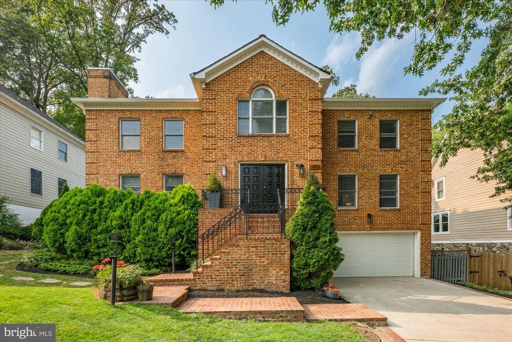 6856 SAINT ALBANS RD, Mclean, VA 22101