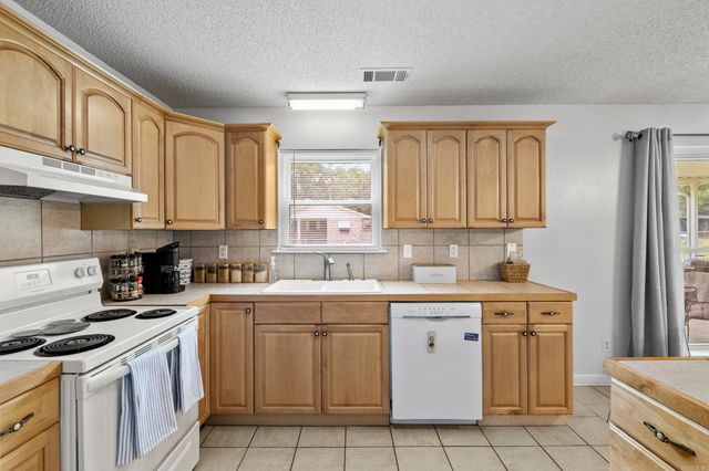 7112 W Republican Road, Jacksonville, AR 72076