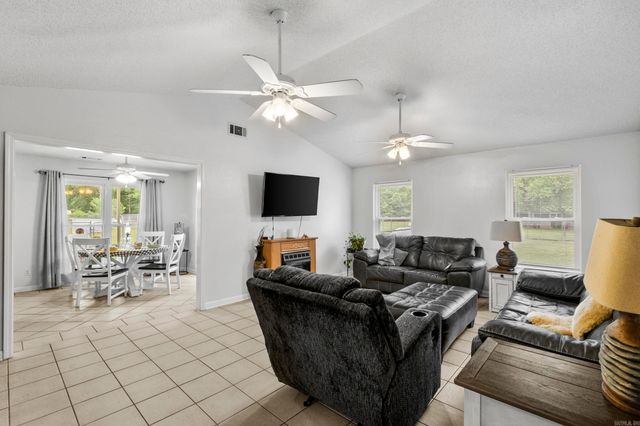 7112 W Republican Road, Jacksonville, AR 72076