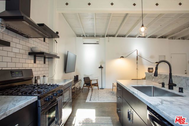 748 N Citrus Avenue, Los Angeles, CA 90038