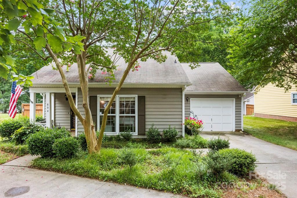 804 Bradford Woods Drive, Charlotte, NC 28209