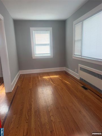 25 E Gouverneur Avenue 1, Rutherford, NJ 07070