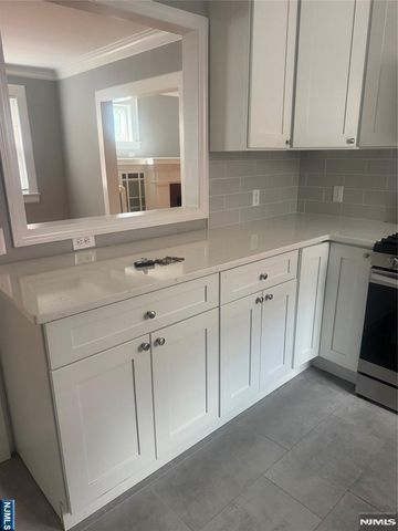 25 E Gouverneur Avenue 1, Rutherford, NJ 07070