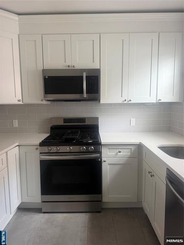 25 E Gouverneur Avenue 1, Rutherford, NJ 07070