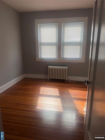 25 E Gouverneur Avenue 1, Rutherford, NJ 07070