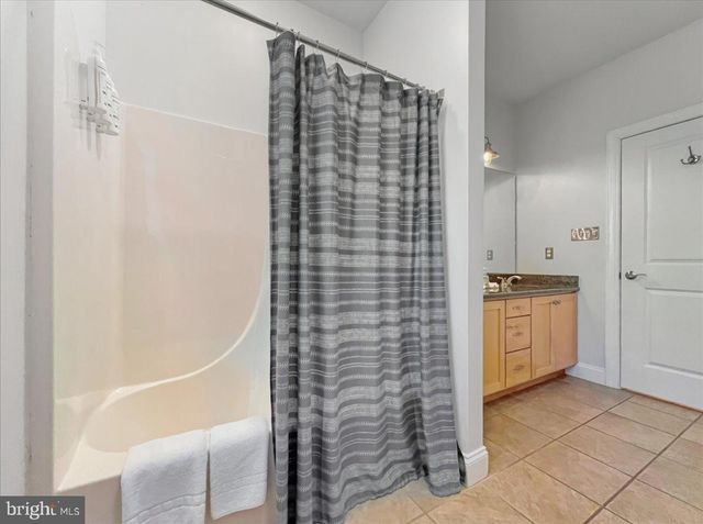 6 FIELDSTONE CT, Lake Harmony, PA 18624