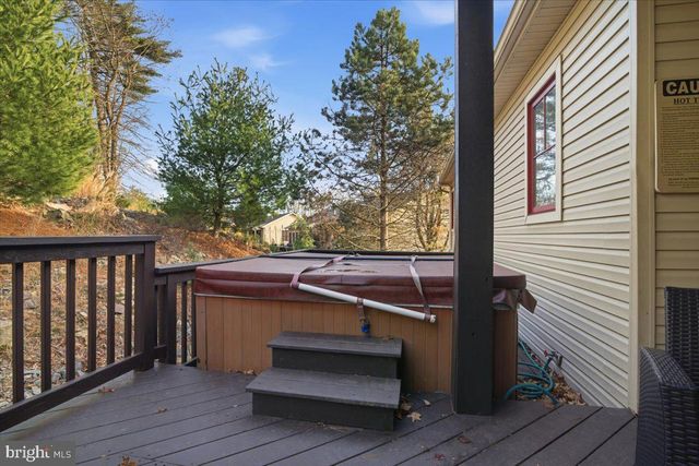 6 FIELDSTONE CT, Lake Harmony, PA 18624