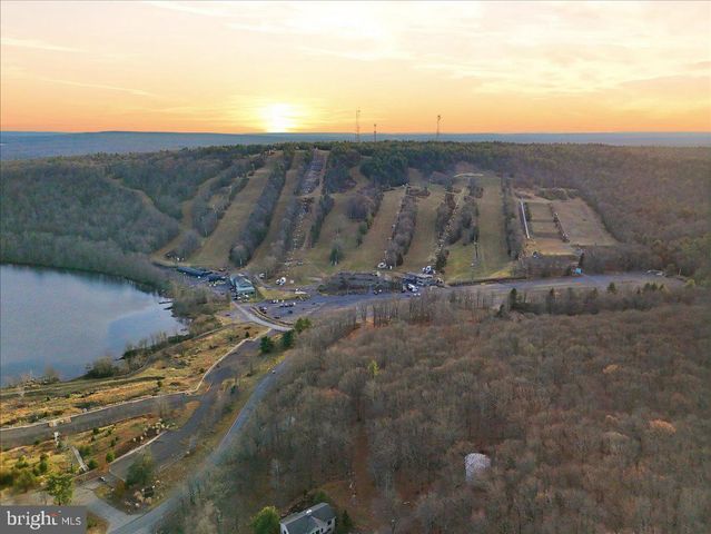 6 FIELDSTONE CT, Lake Harmony, PA 18624