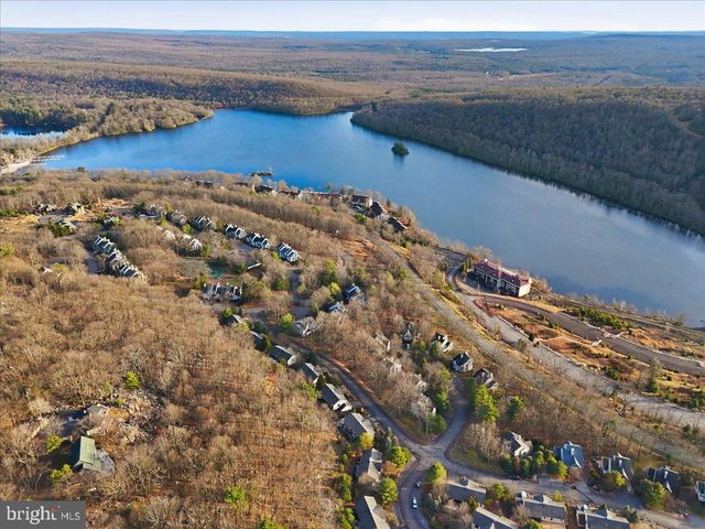6 FIELDSTONE CT, Lake Harmony, PA 18624