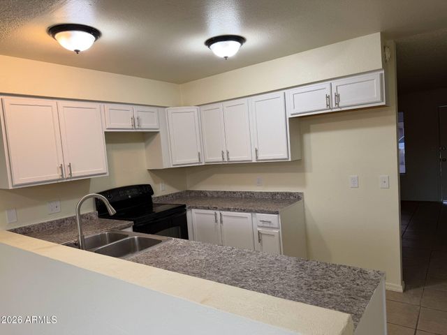 4626 W MIDWAY Avenue, Glendale, AZ 85301