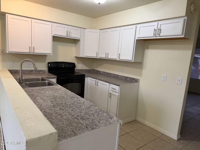 4626 W MIDWAY Avenue, Glendale, AZ 85301