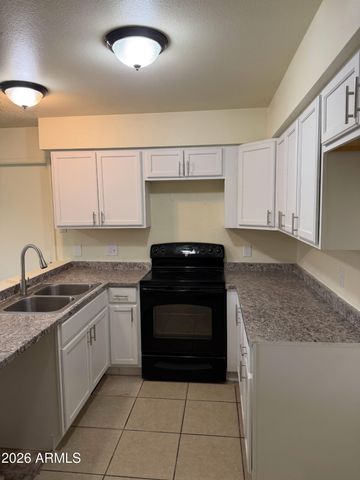 4626 W MIDWAY Avenue, Glendale, AZ 85301
