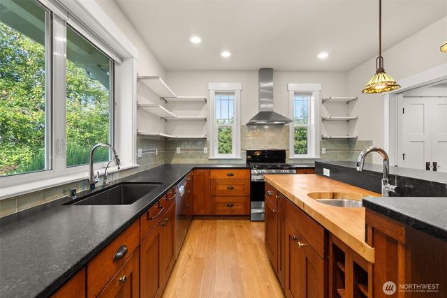 8902 65th Street W, University Place, WA 98467