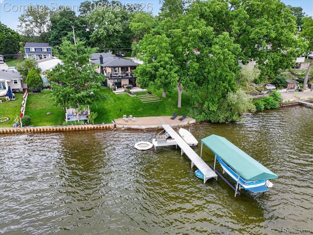 3344 Rush Lake Road, Hamburg Township, MI 48169
